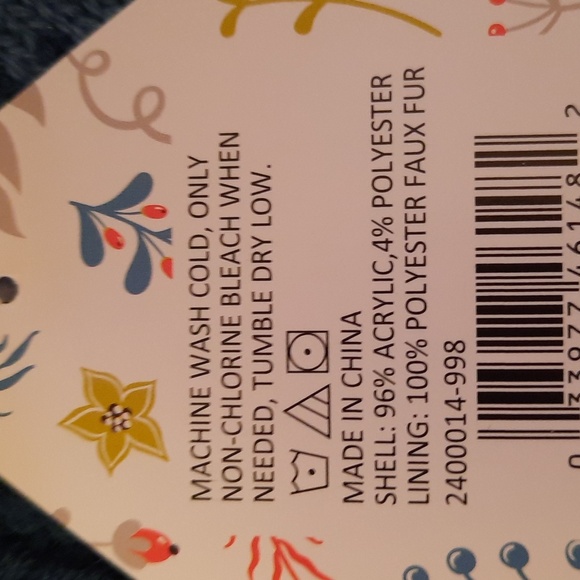 NWT.  TWO PAIRS Muk Luks Slipper Socks Aloe Infused - Picture 4 of 4